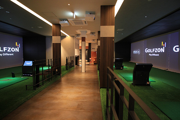 上田市　シミュレーションゴルフ　Golf Zone 内観