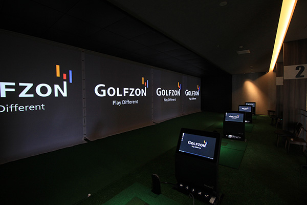 上田市　シミュレーションゴルフ　Golf Zone 内観