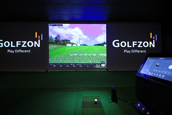 上田市　シミュレーションゴルフ　Golf Zone 内観